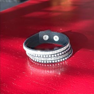 💎 Black embellished bracelet